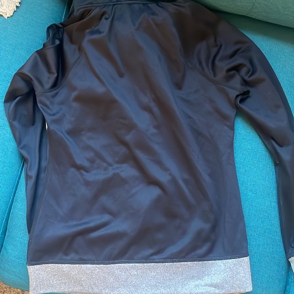 Three active wear zip-ups (all size medium) - Picture 4 of 6